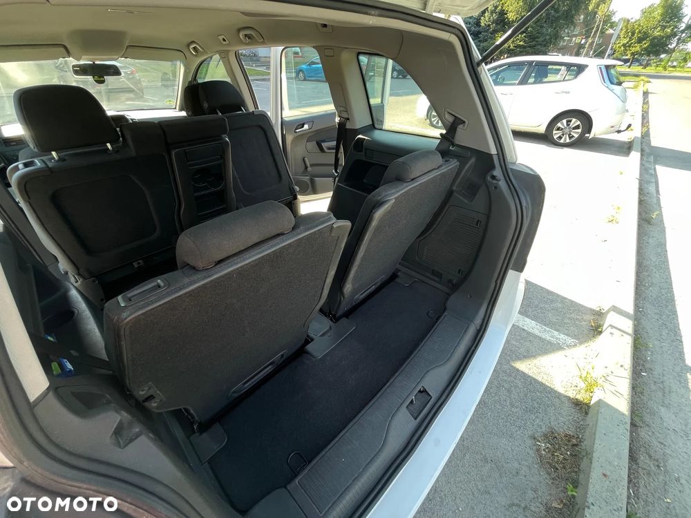 Opel Zafira - 11