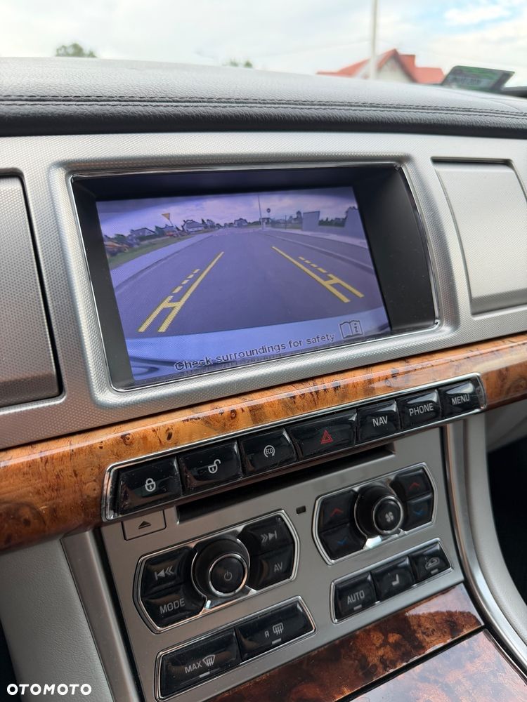Jaguar XF 2.0 T Premium Luxury - 18