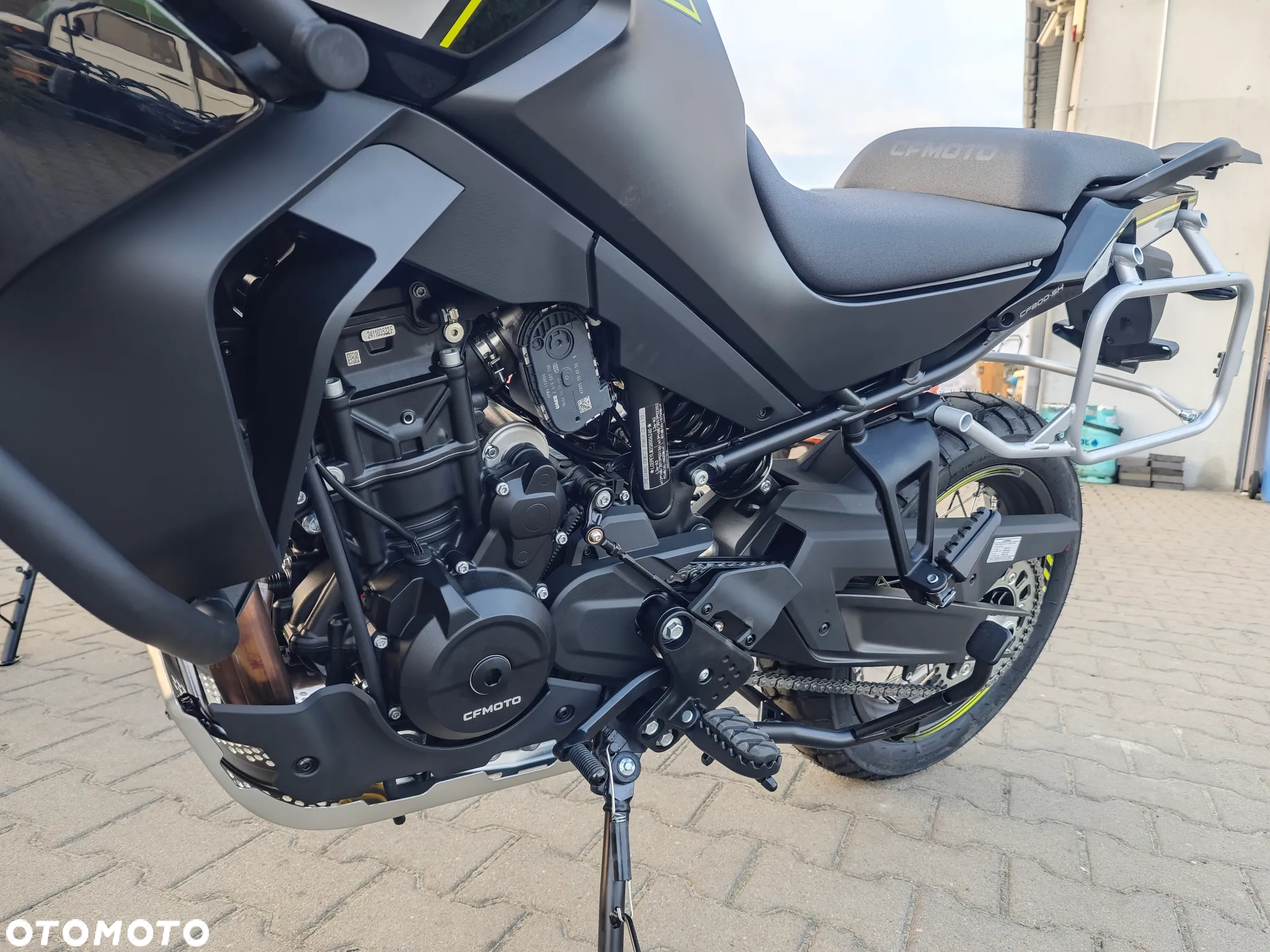 CFMoto MT - 15