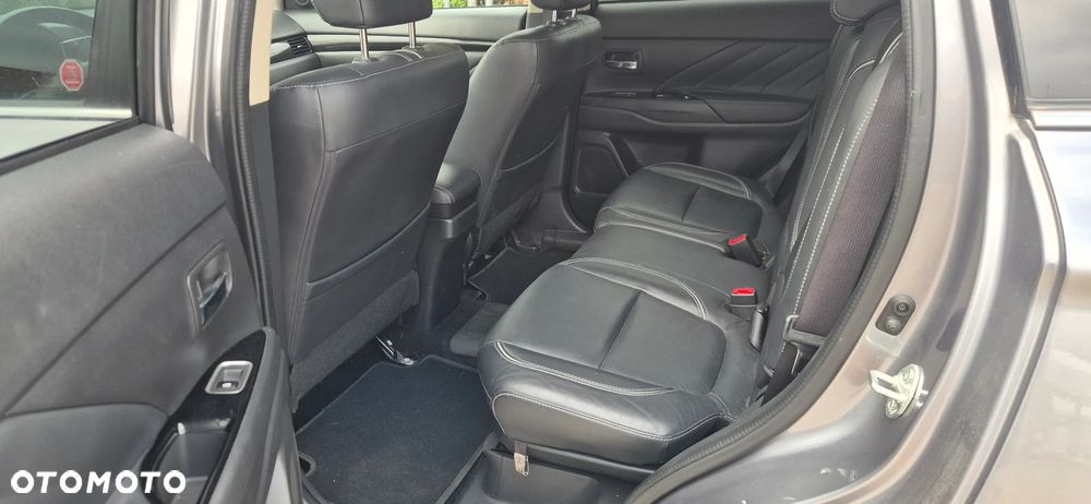 Mitsubishi Outlander 2.0 4WD Plus - 24