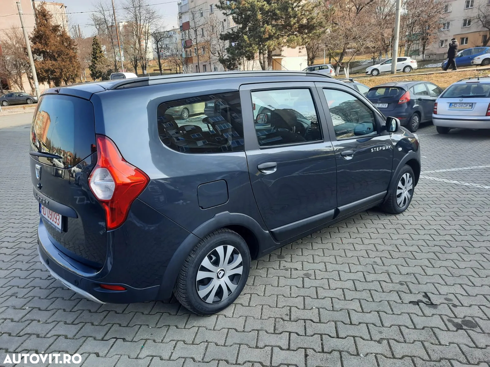 Dacia Lodgy 1.2 TCe 115 CP Stepway - 4