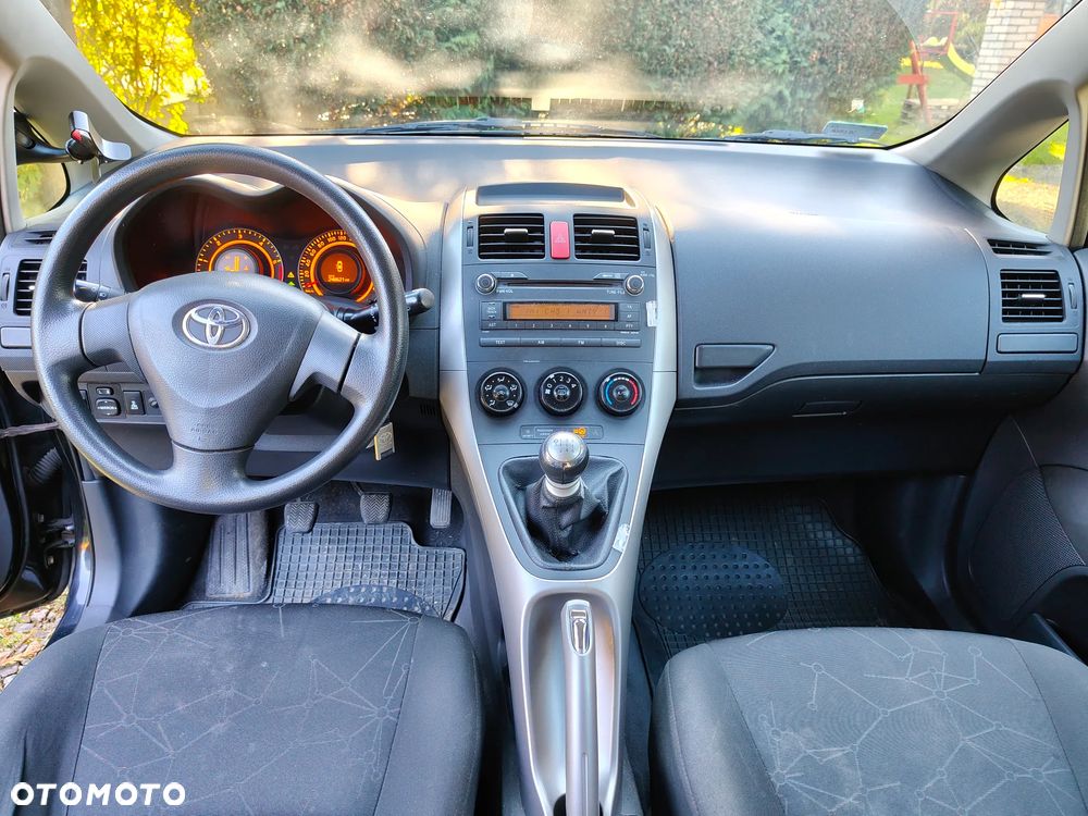 Toyota Auris 1.4 D-4D Terra - 1