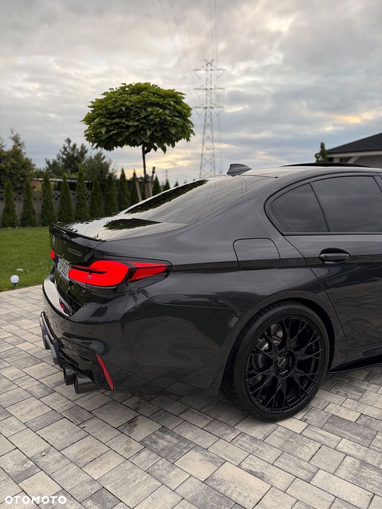 BMW Seria 5 M550i xDrive sport - 12