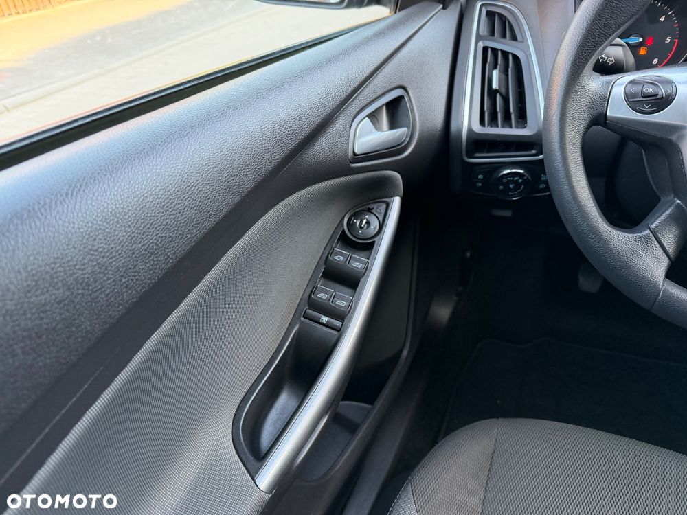 Ford Focus 1.6 TDCi DPF Champions Edition - 24