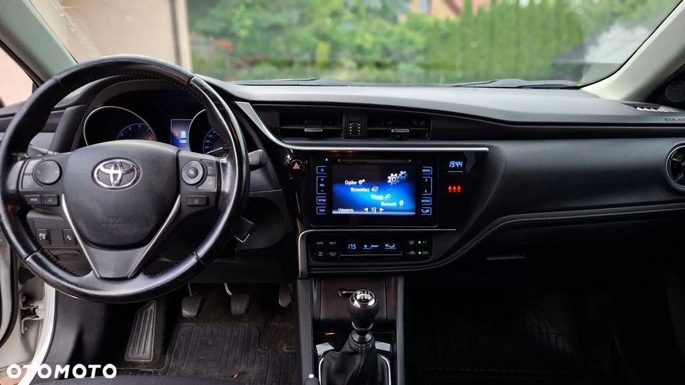 Toyota Auris 1.6 Premium - 4