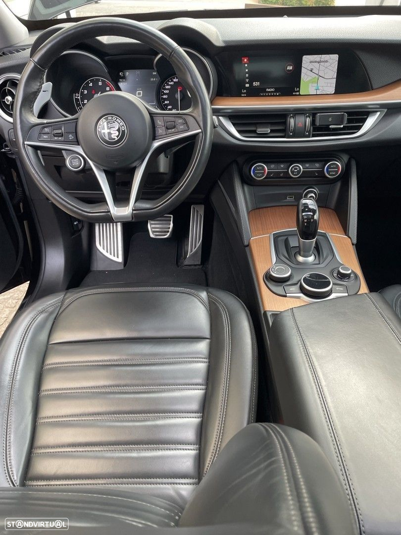 Alfa Romeo Stelvio 2.0 Turbo 16V AT8-Q4 First Edition - 24