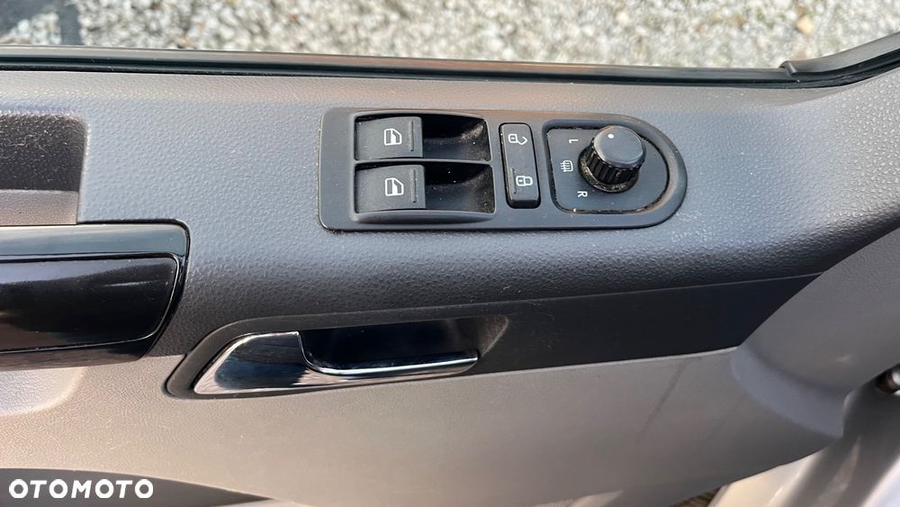 Volkswagen Caravelle - 29