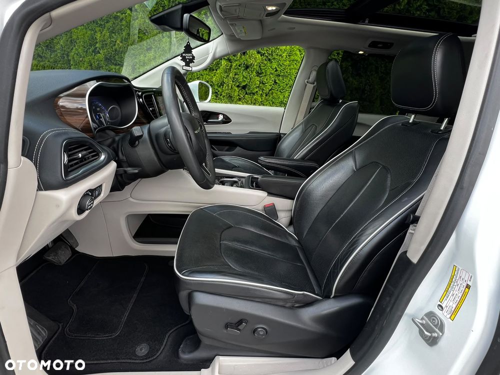 Chrysler Pacifica - 11