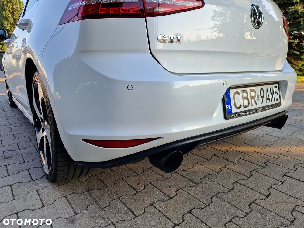 Volkswagen Golf - 6