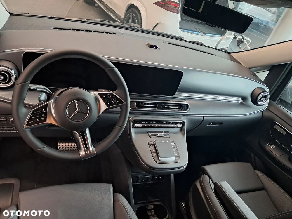Mercedes-Benz Klasa V - 12