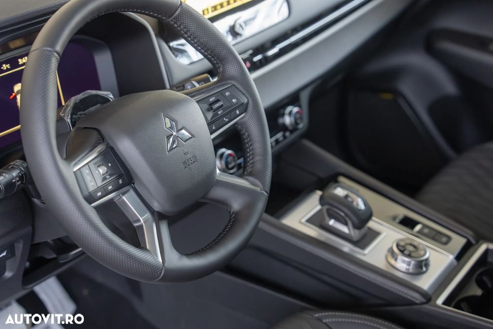 Mitsubishi Outlander 2.4 L 4X4 PHEV Instyle - 19