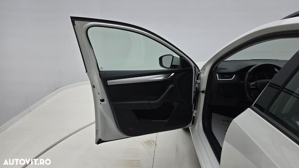 Skoda Octavia 1.6 TDI DSG Ambition - 11