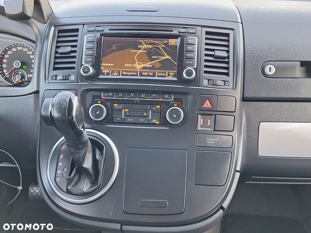 Volkswagen Multivan - 24