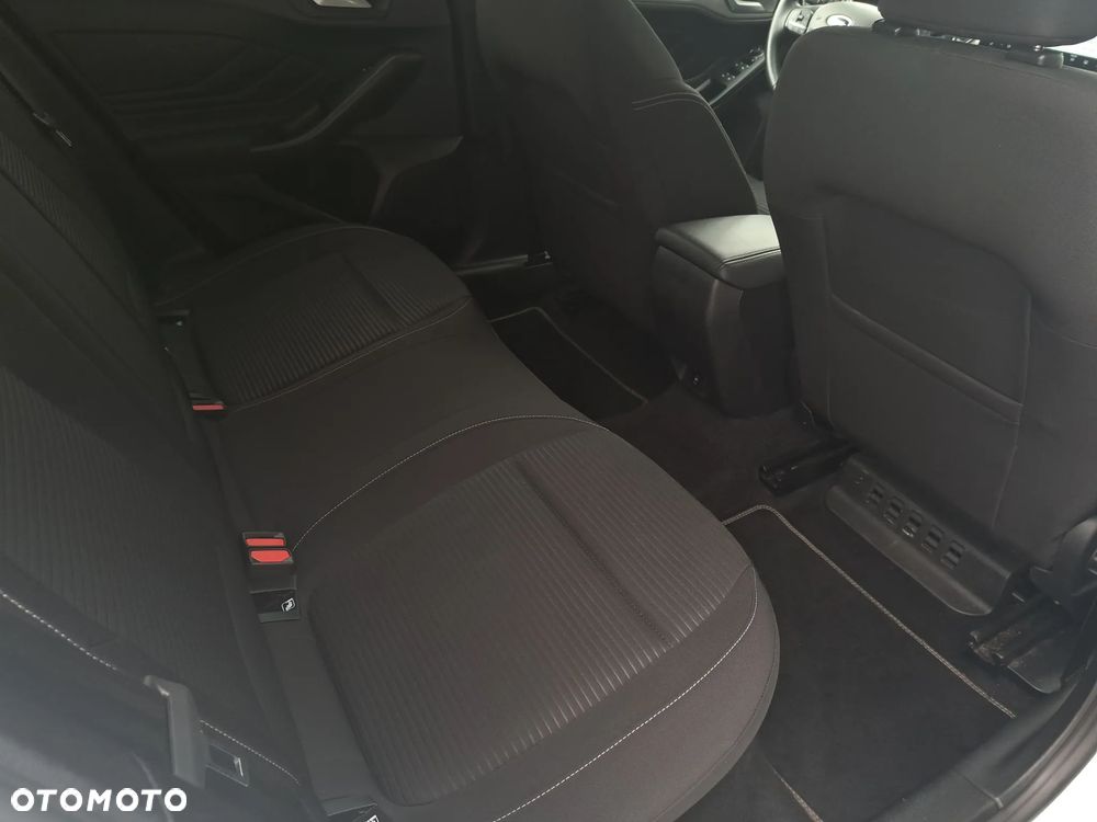 Ford Focus 1.0 EcoBoost Titanium X - 34