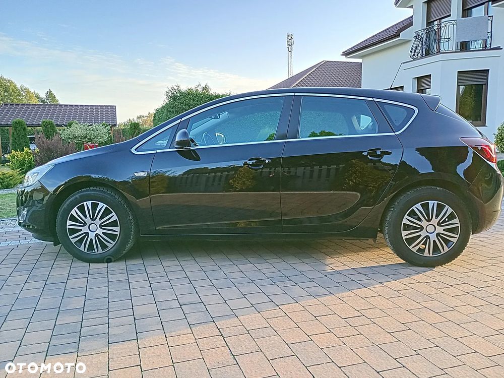 Opel Astra 2010 photo 5