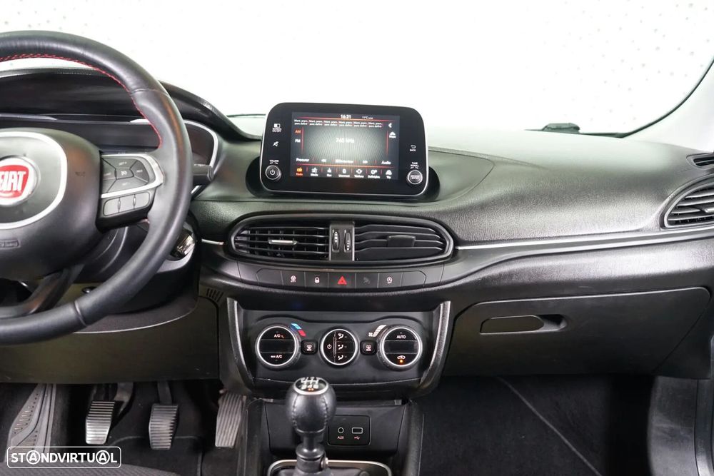 Fiat Tipo Station Wagon 1.6 M-Jet Lounge Tech - 29