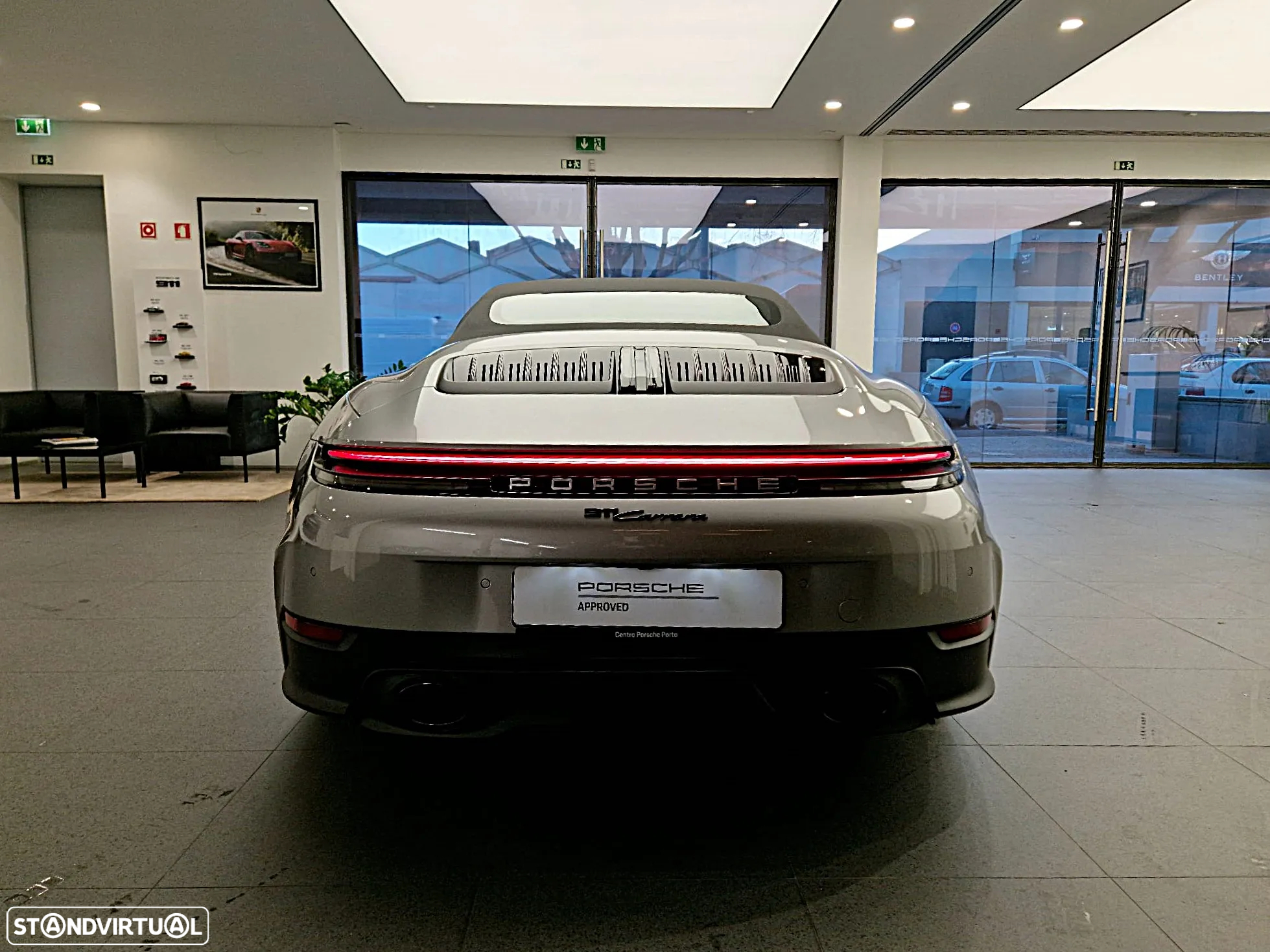 Porsche 911 (992) Carrera - 4
