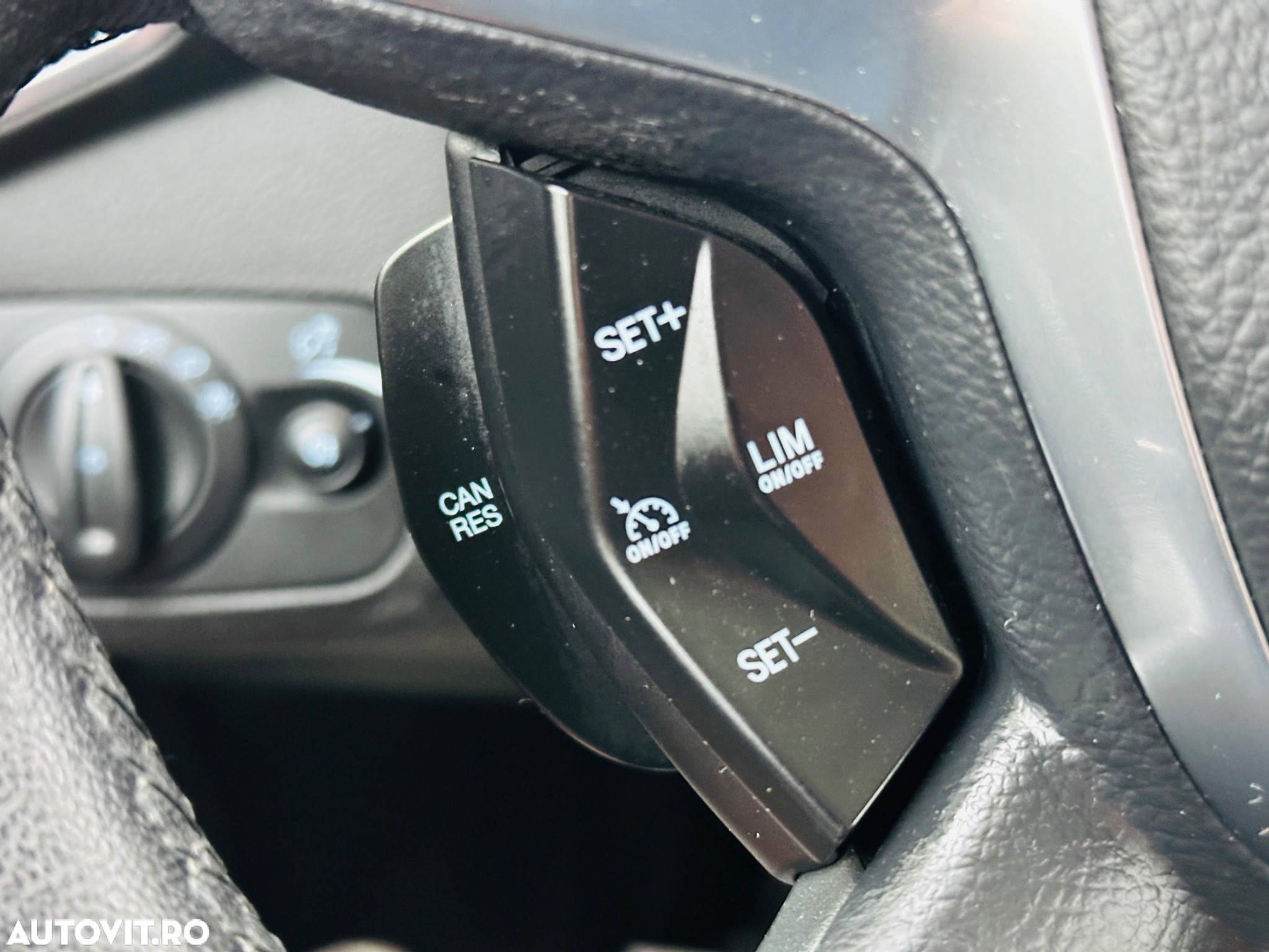 Ford Kuga - 35