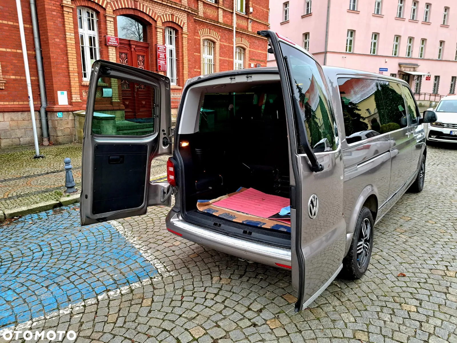 Volkswagen Caravelle - 11