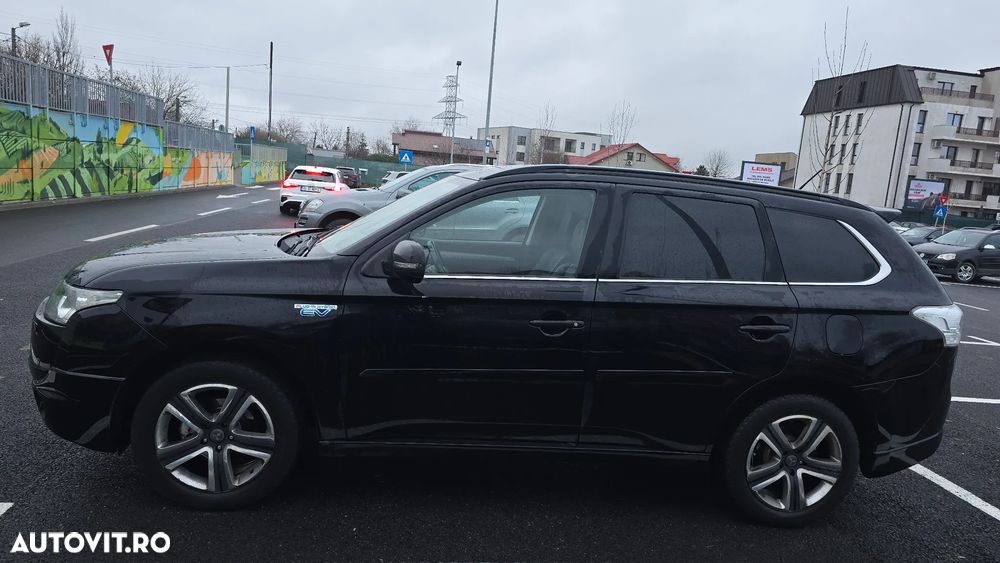Mitsubishi Outlander 2.0 4WD Plug-In Hybrid Top - 2