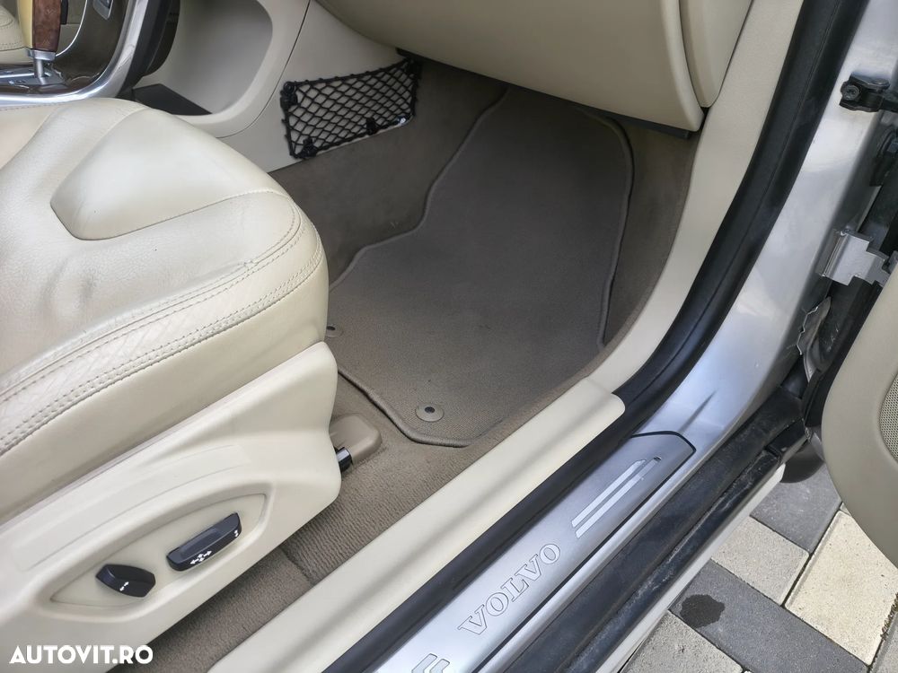 Volvo XC 60 D5 AWD Aut. Summum - 12