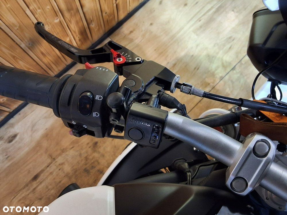 Triumph Street Triple - 16