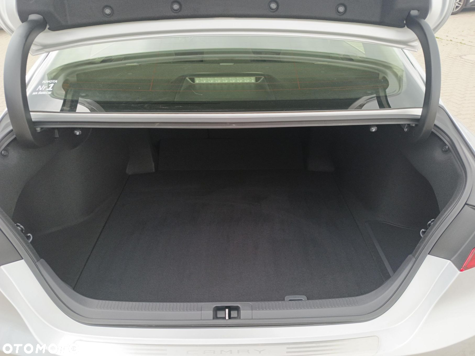 Toyota Camry - 12