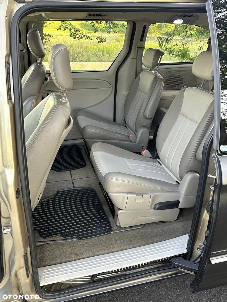 Chrysler Town & Country 3.8 - 12