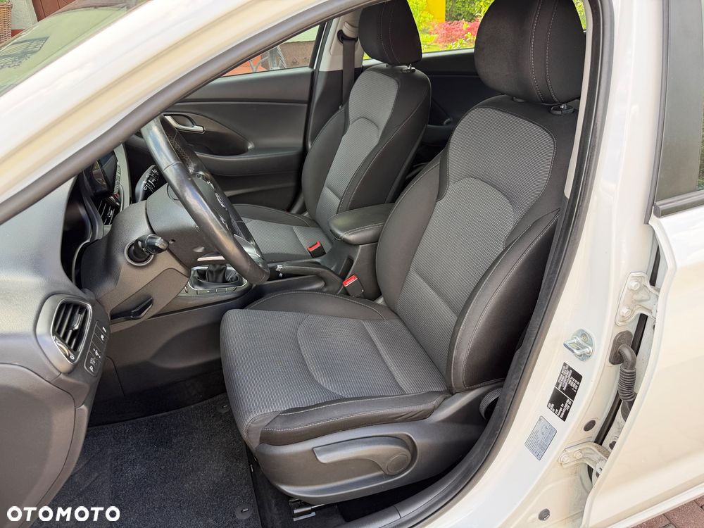 Hyundai i30 blue Kombi 1.4 Trend - 22
