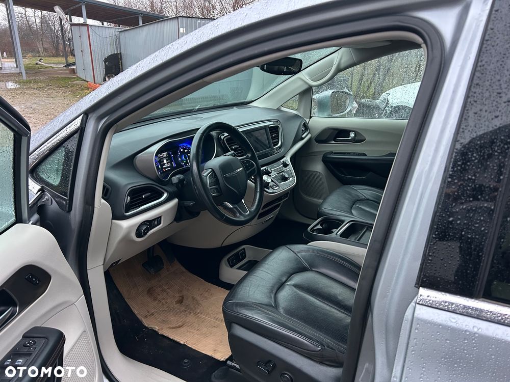 Chrysler Pacifica - 14