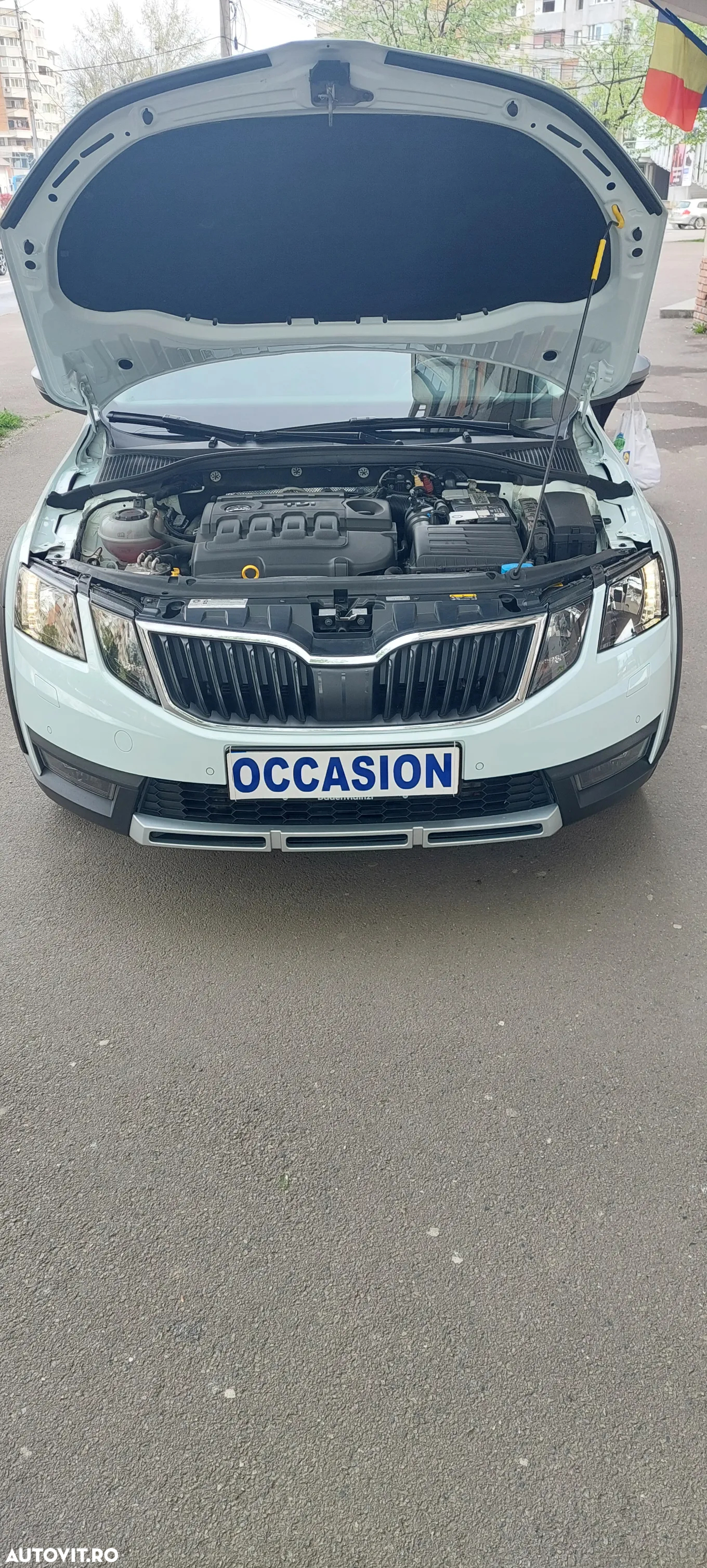 Skoda Octavia Combi 2.0 TDI (Green tec) 4x4 DSG Scout - 8
