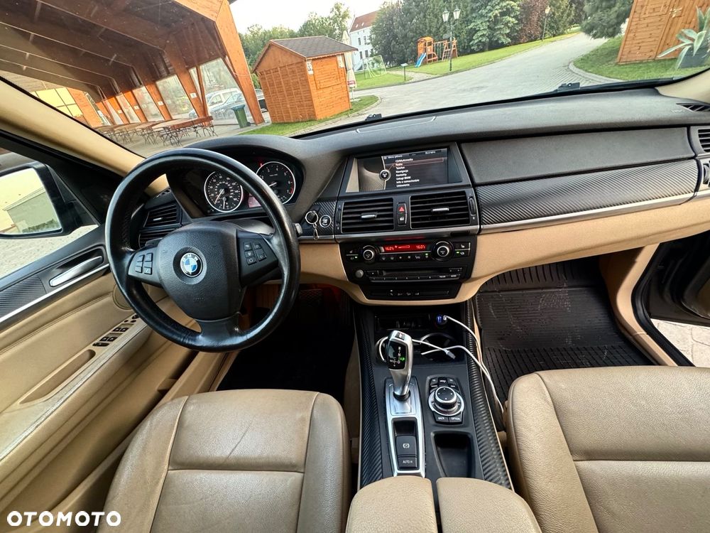 BMW X5 4.8i xDrive - 10