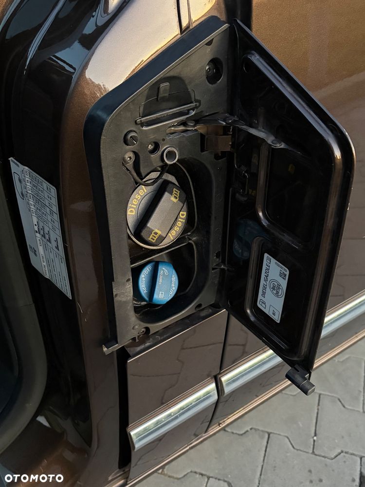 Volkswagen Caravelle - 26