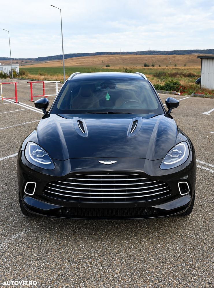 Aston Martin DBX - 16