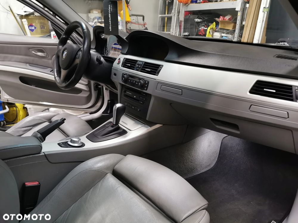 BMW Seria 3 330xi - 9