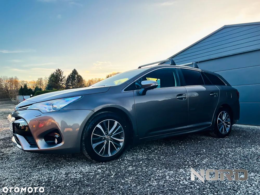 Toyota Avensis 1.8 Premium MS - 6