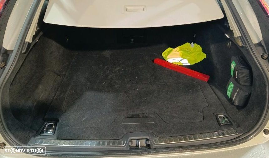 Volvo V90 2.0 B4 Momentum Plus Geartronic - 8