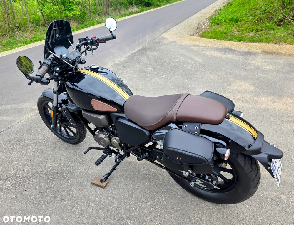 QJMOTOR SRV 125 - 2
