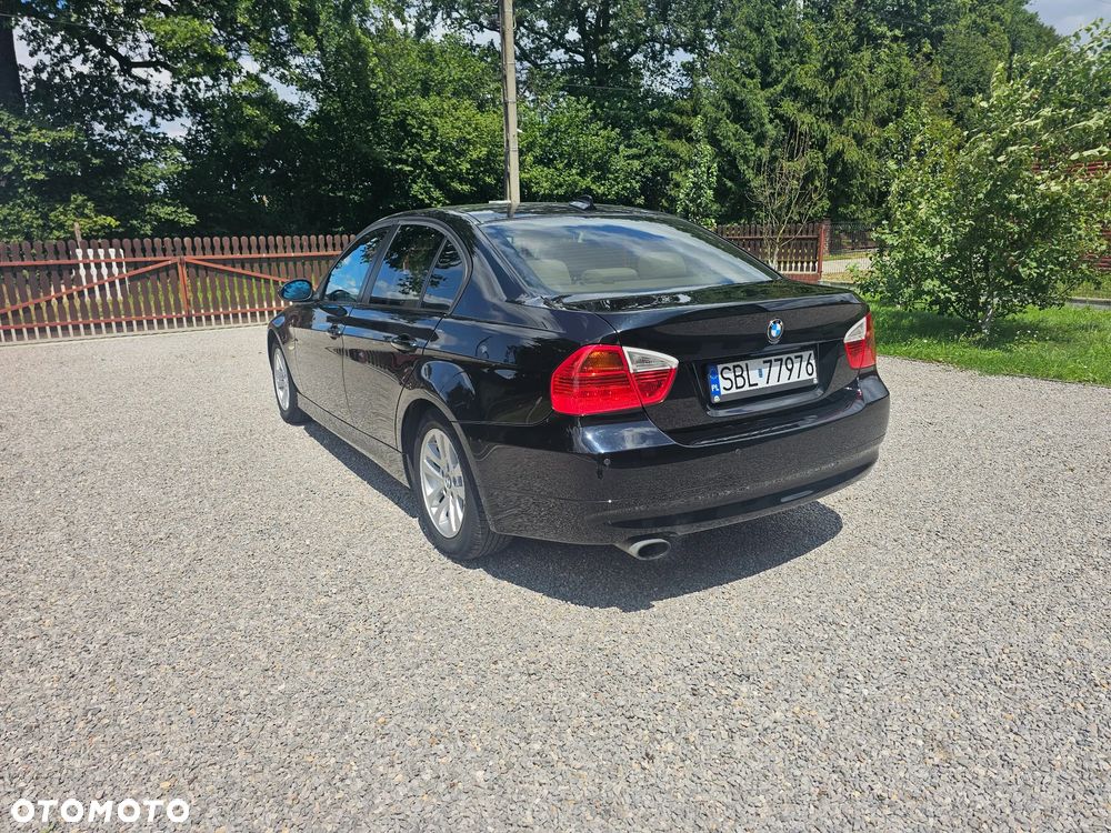 BMW Seria 3 318i - 4