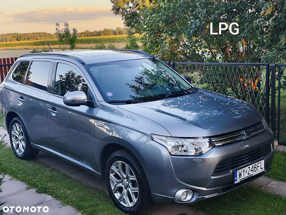 Mitsubishi Outlander - 1