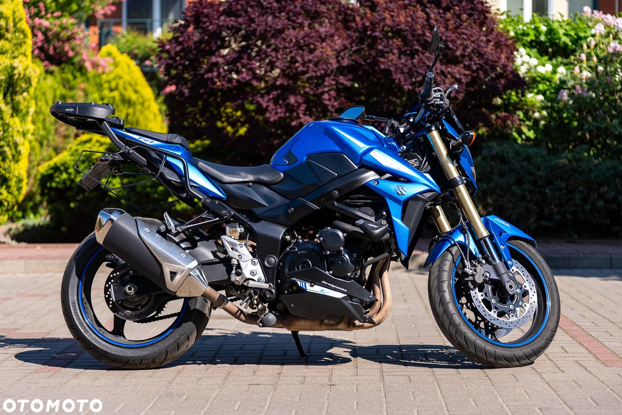 Suzuki GSR - 1