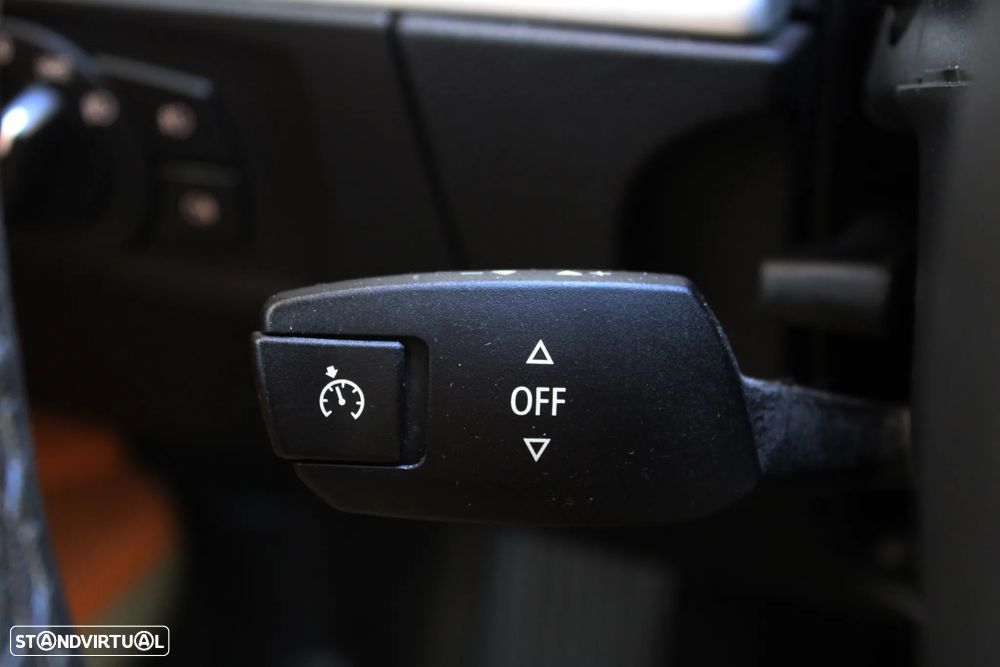 BMW 330 i Auto - 37