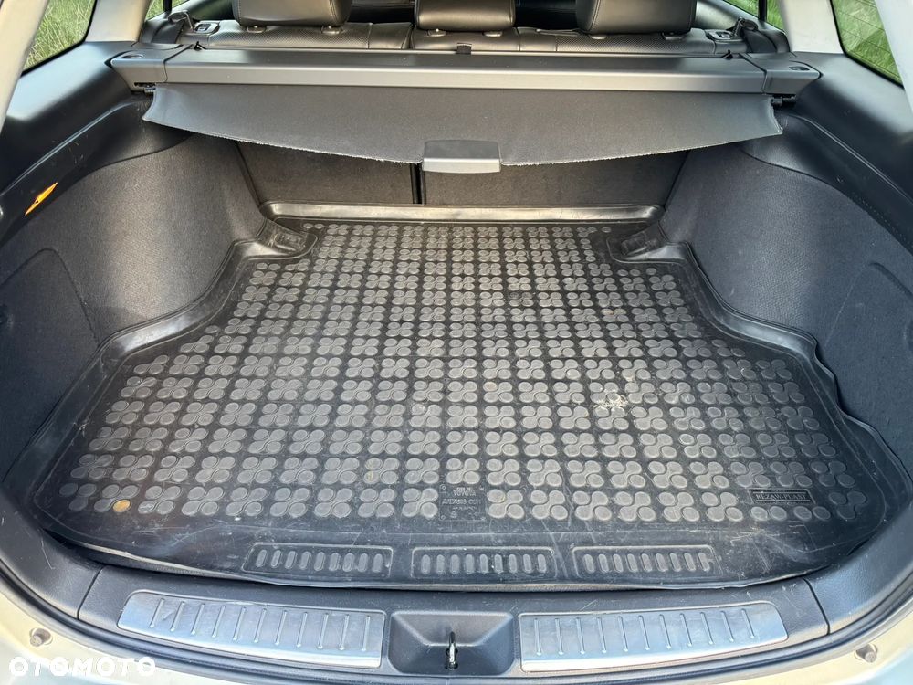 Toyota Avensis 2.0 D-4D Executive - 23
