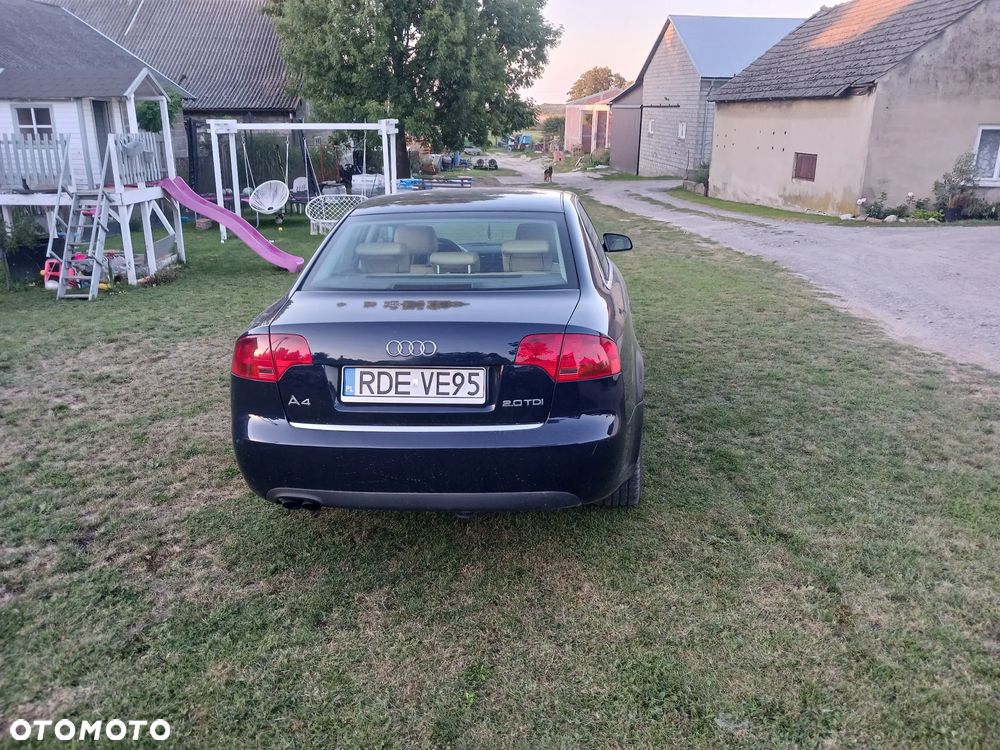 Audi A4 Limousine - 4