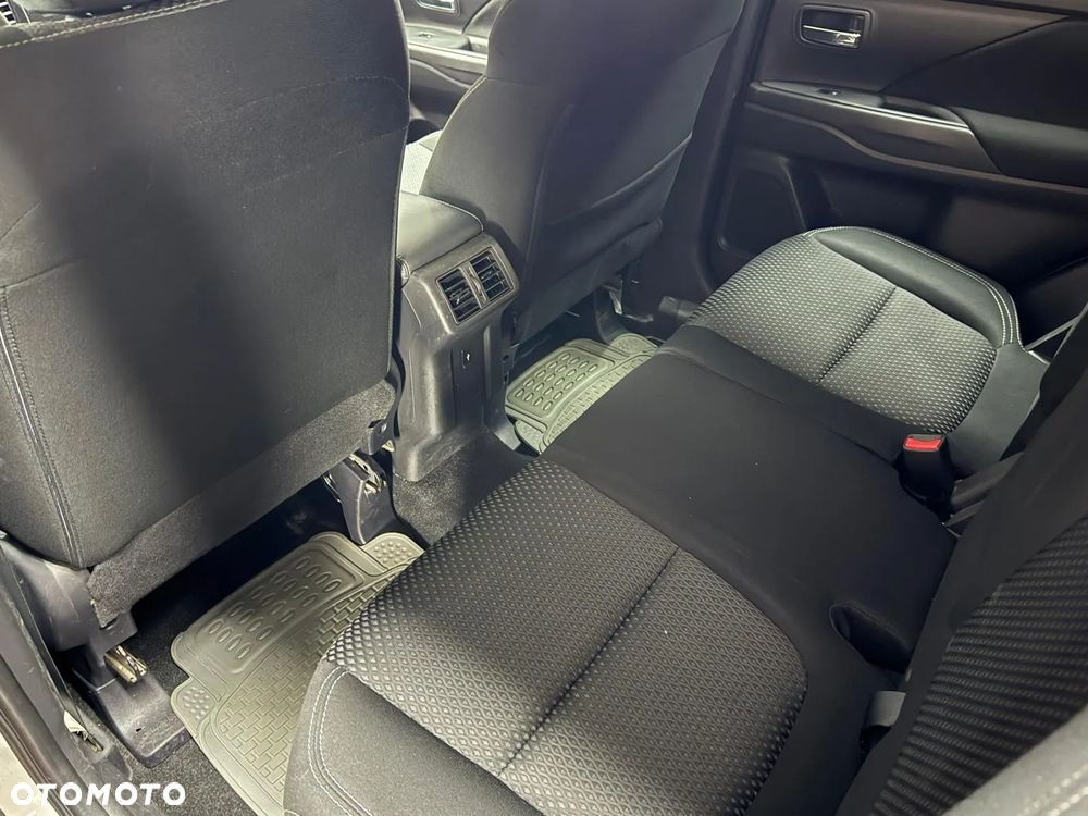 Mitsubishi Outlander 2.0 Instyle + 4WD CVT - 7