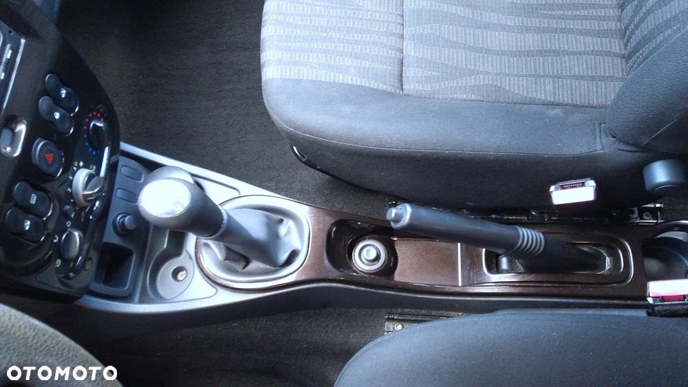 Dacia Duster 1.6 Laureate Euro5 - 14