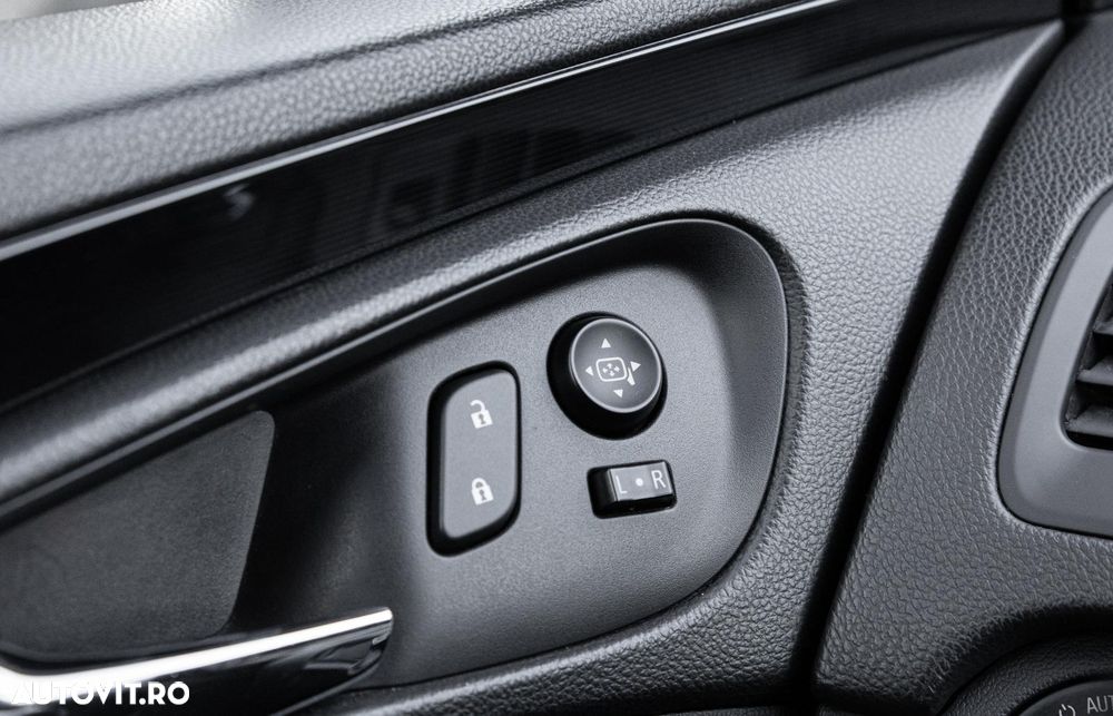 Opel Insignia - 23