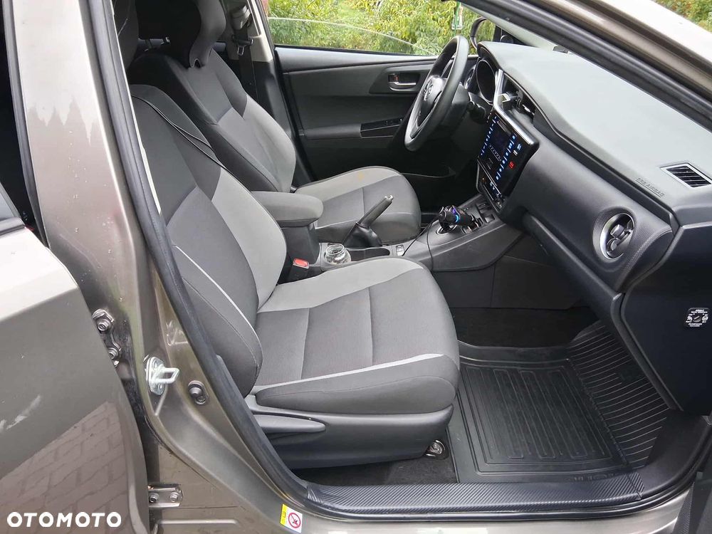 Toyota Auris - 10