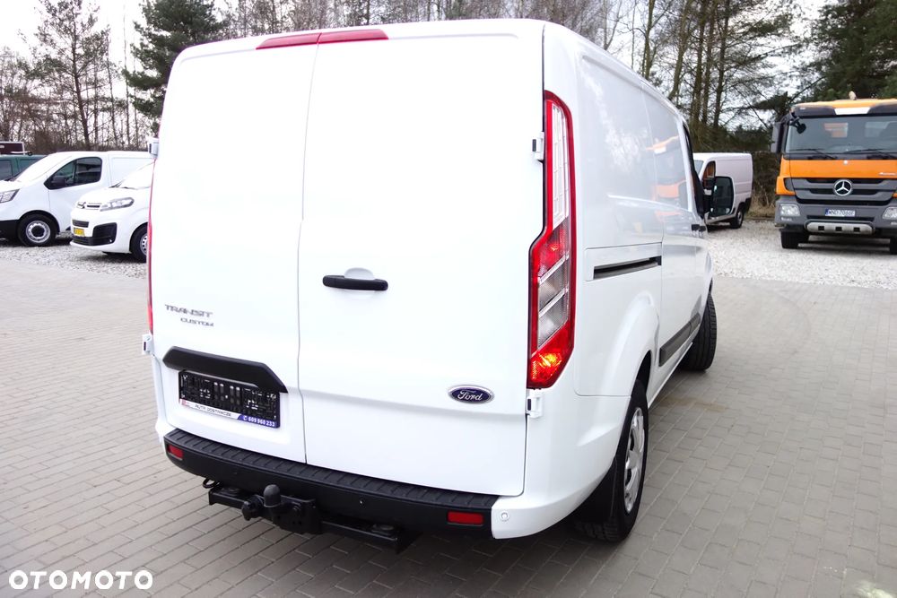 Ford Transit Custom Automat 2.0 Ecoblue 130 KM L1H1 Klima - 16