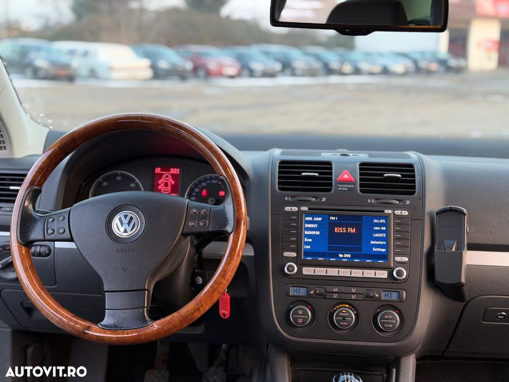 Volkswagen Jetta 2.0 TDI Comfortline - 4